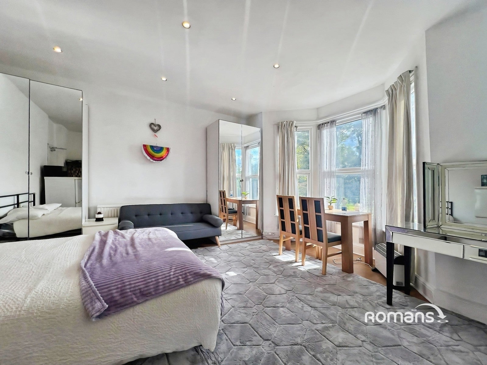 Room London Road in High Wycombe