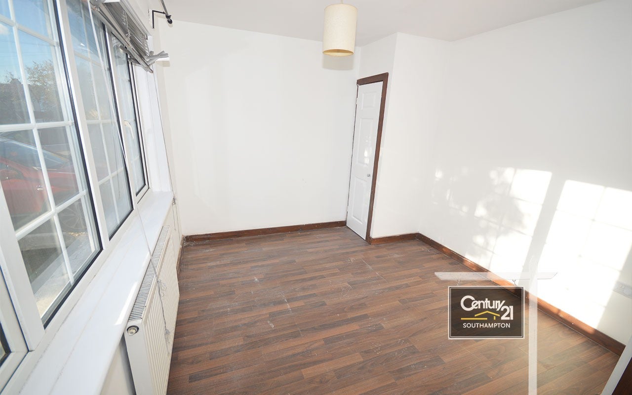 Flat Athelstan Road in Southampton