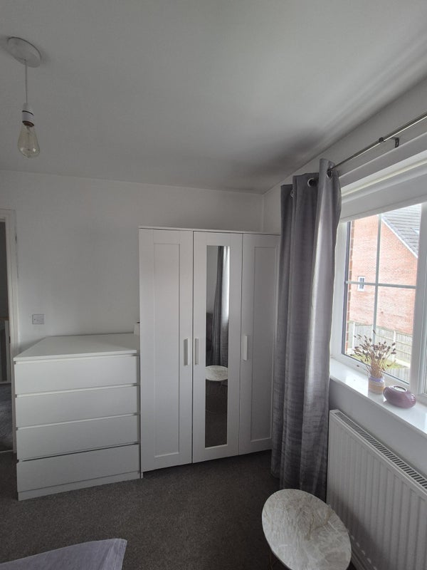 Room Holyoake Road in Salford