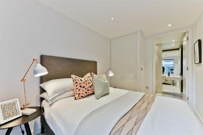 Flat Hackney Road in Greater London