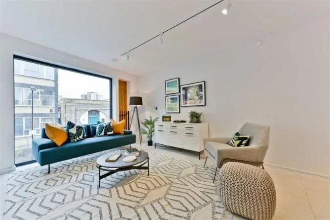 Flat Hackney Road in Greater London