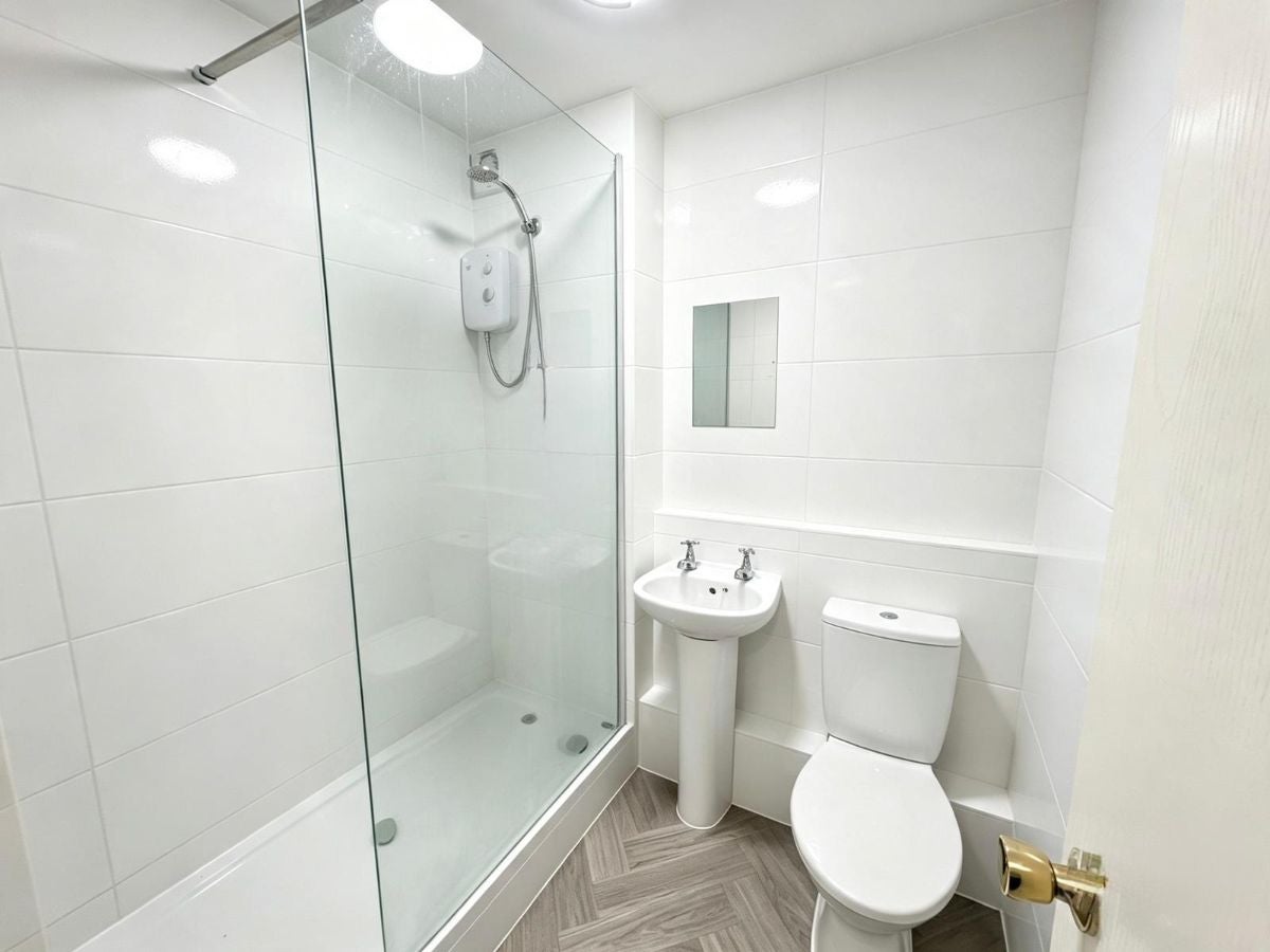 Flat Greding Walk in Brentwood