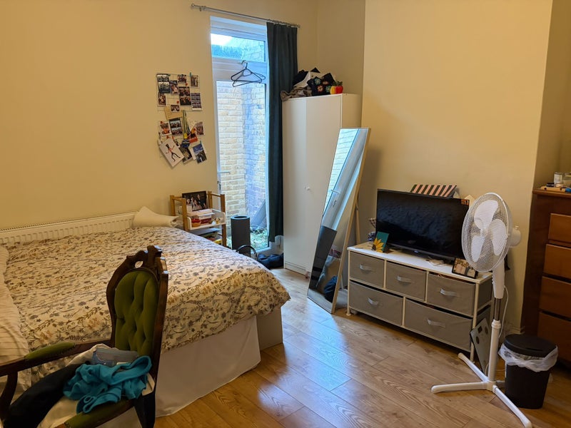 Room Boundary Road in Greater London