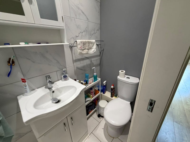 Room Boundary Road in Greater London