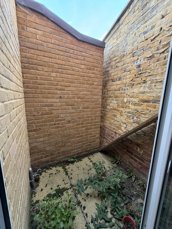 Room Boundary Road in Greater London
