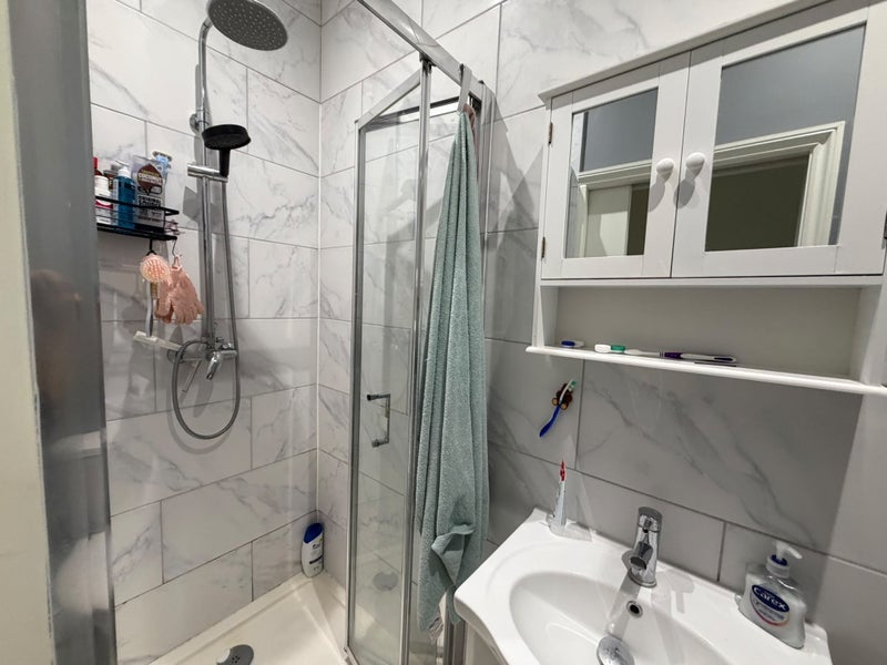 Room Boundary Road in Greater London