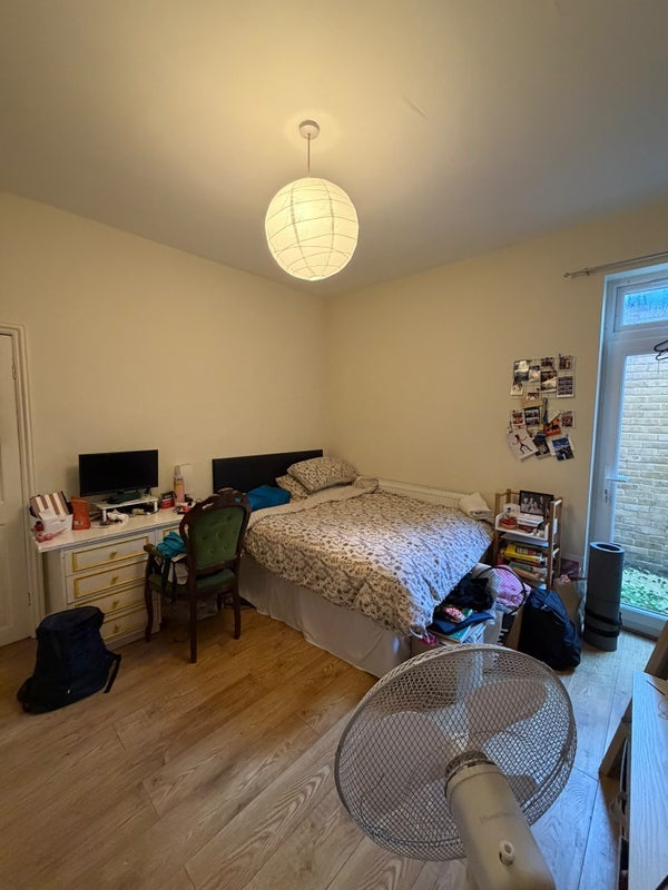 Room Boundary Road in Greater London