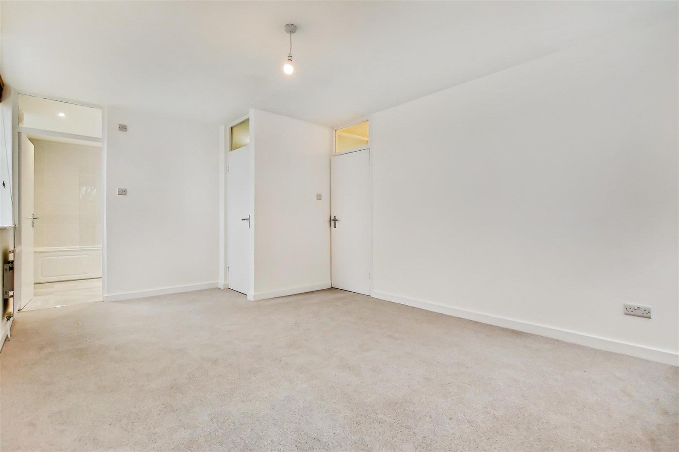 Flat Adelaide Road in Greater London