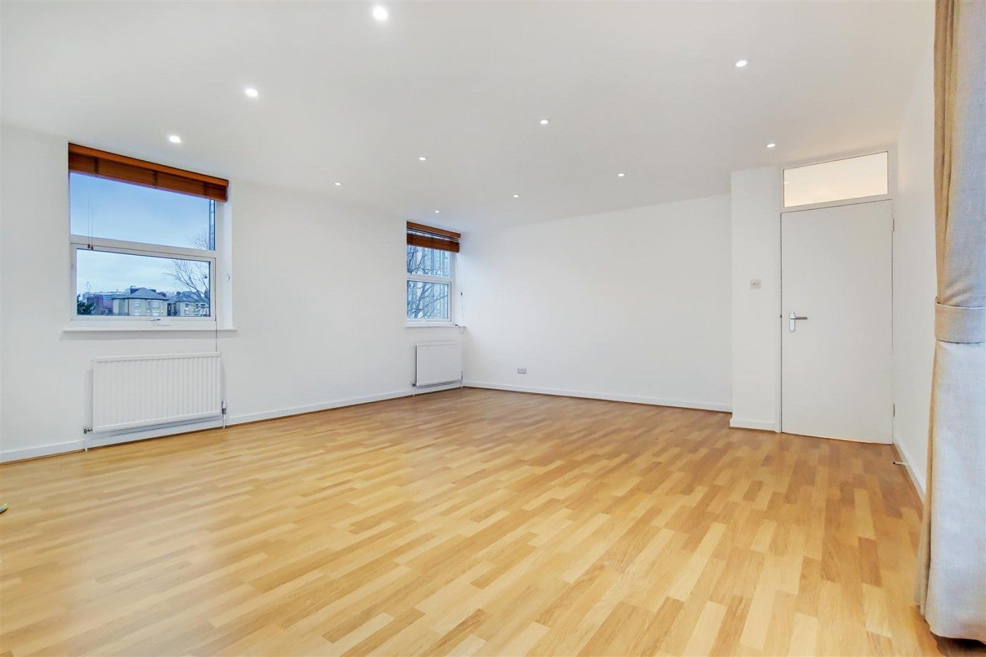 Flat Adelaide Road in Greater London