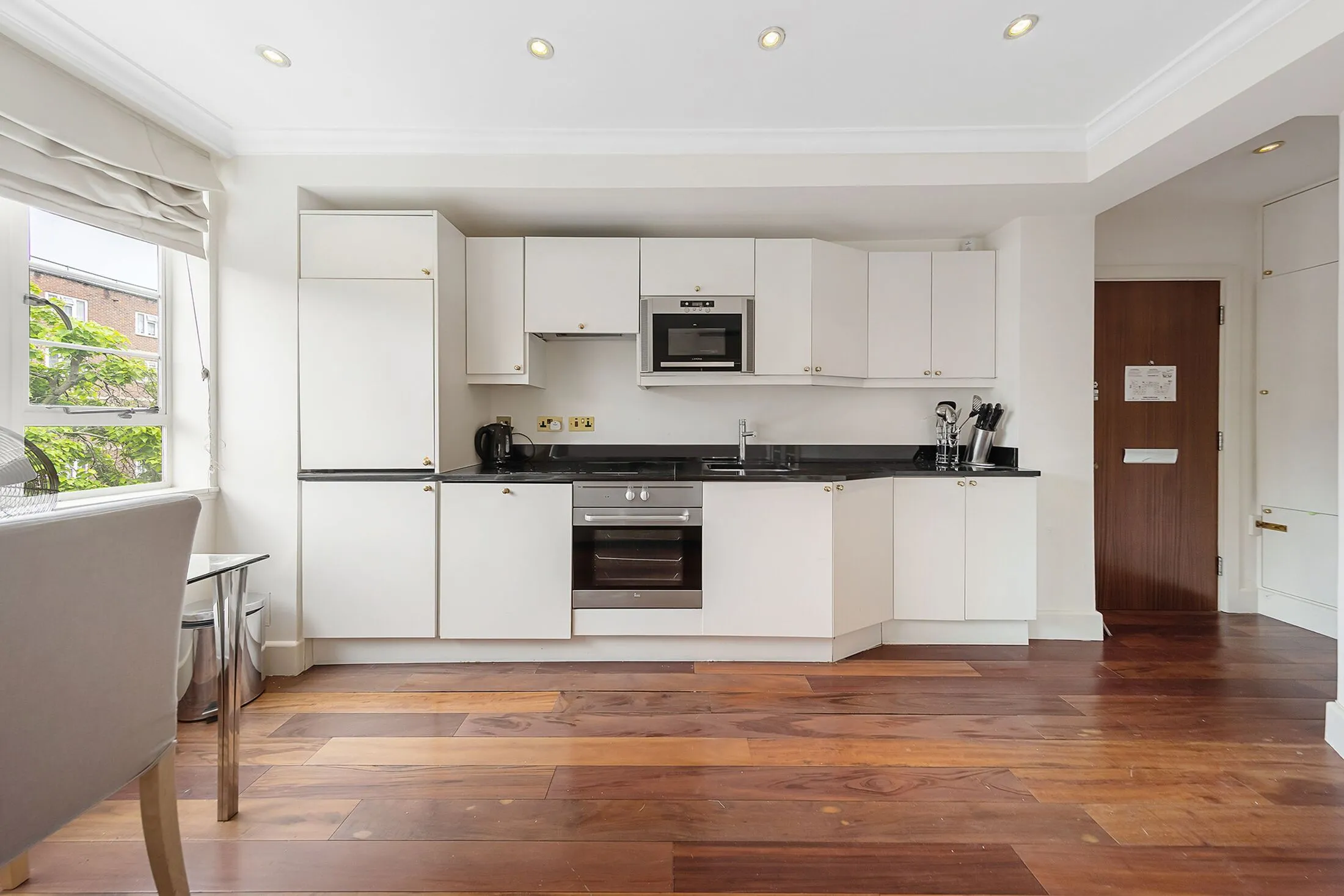 Flat Sloane Avenue in Greater London