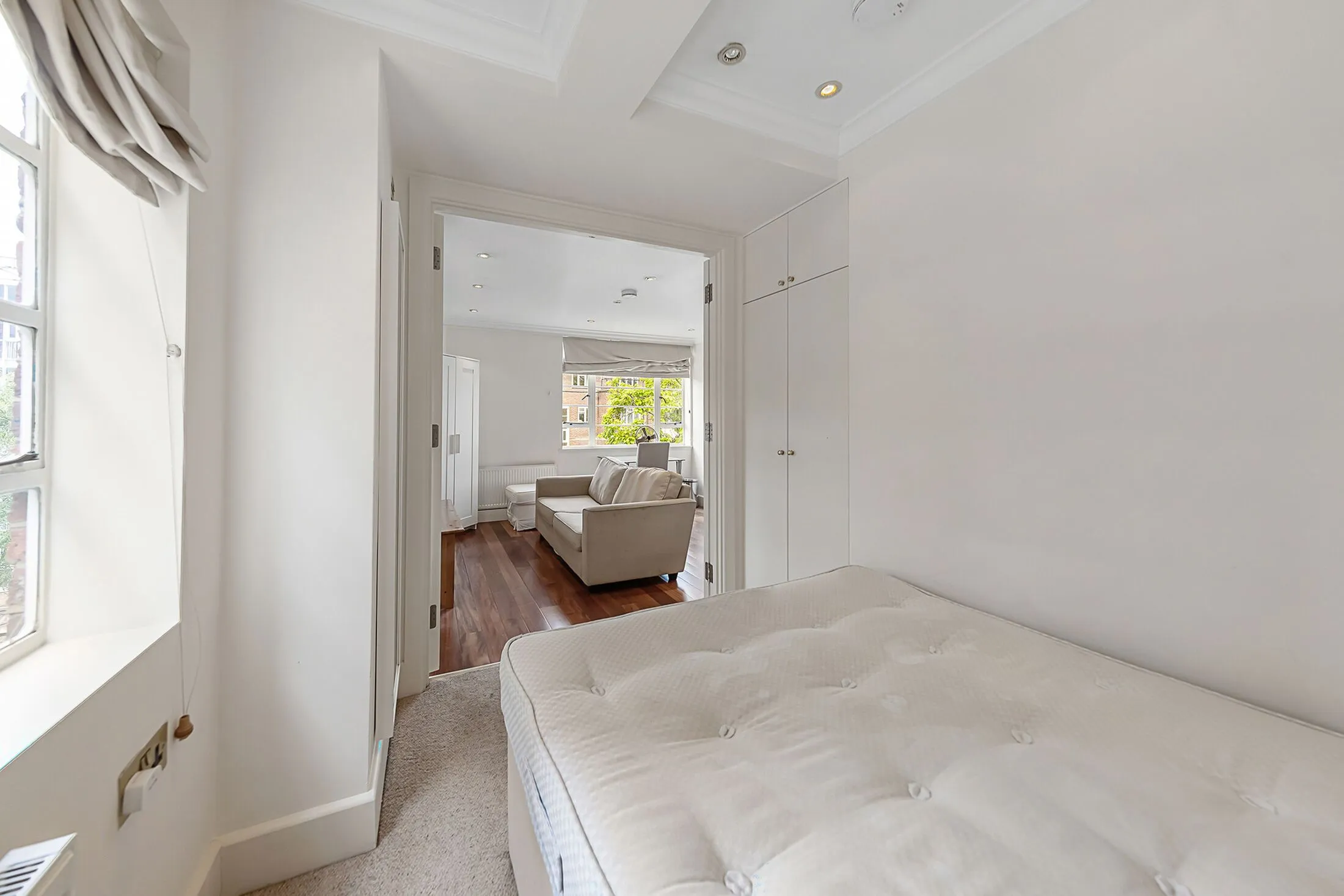 Flat Sloane Avenue in Greater London