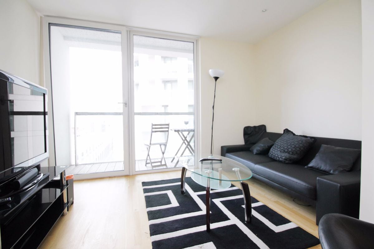 Flat Millharbour in Greater London
