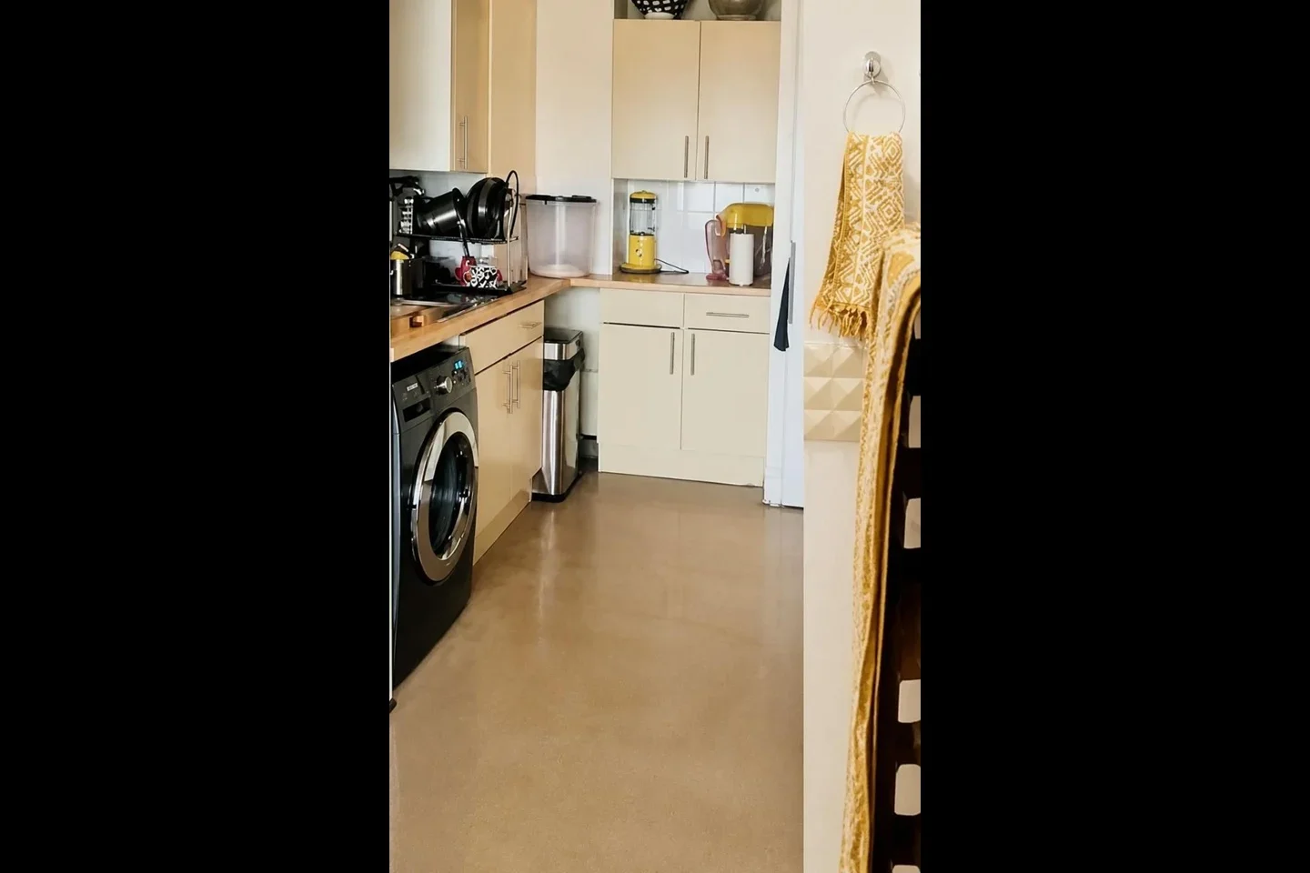 Room Lansdowne Way in Greater London