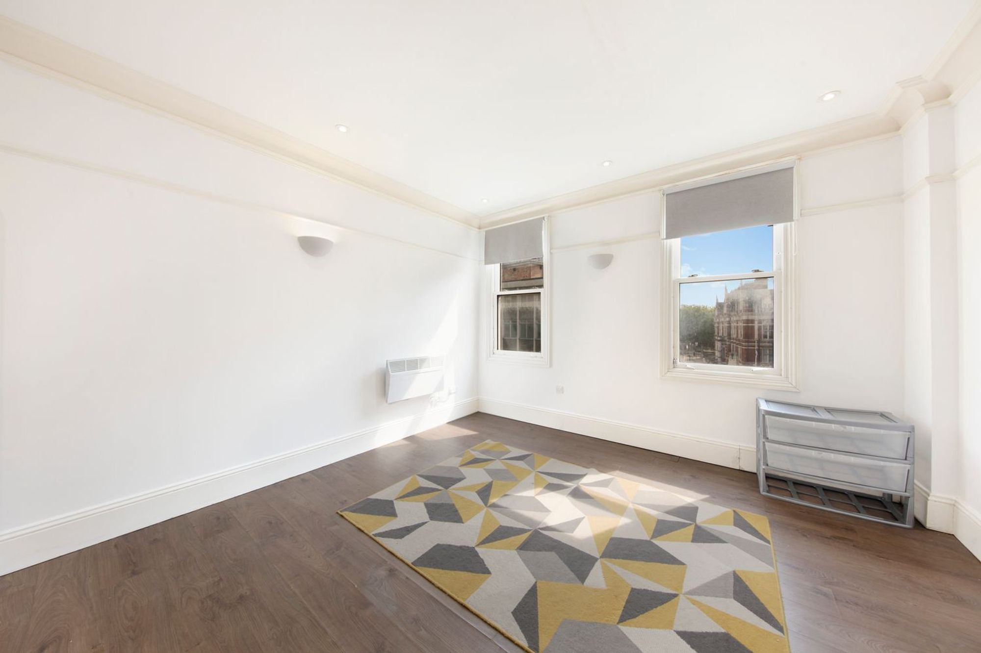 Flat Surrey Street in Greater London