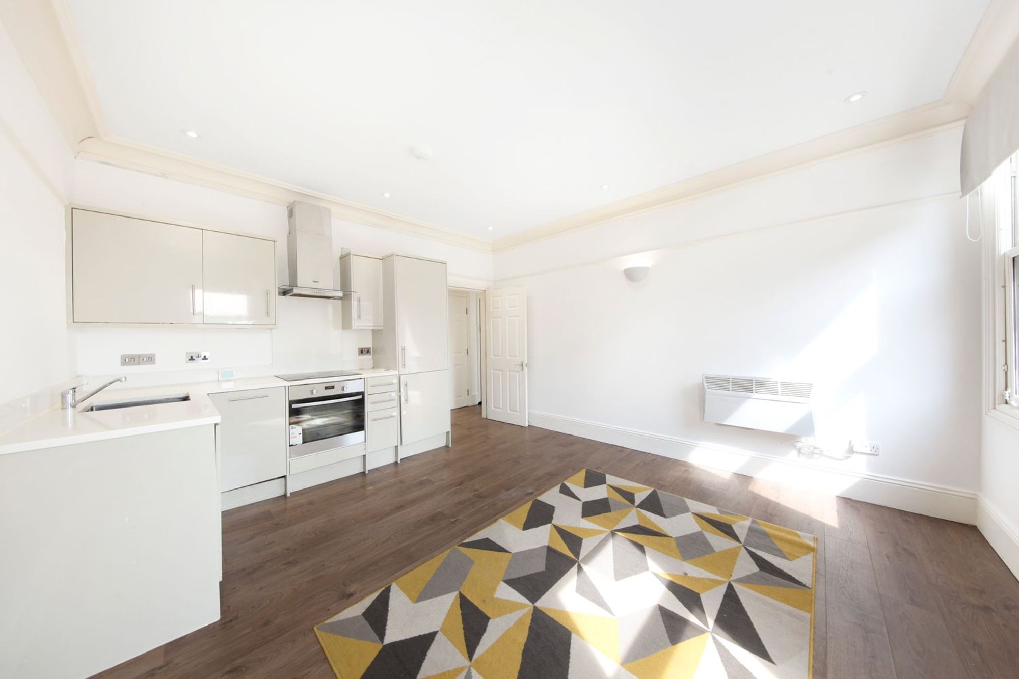 Flat Surrey Street in Greater London