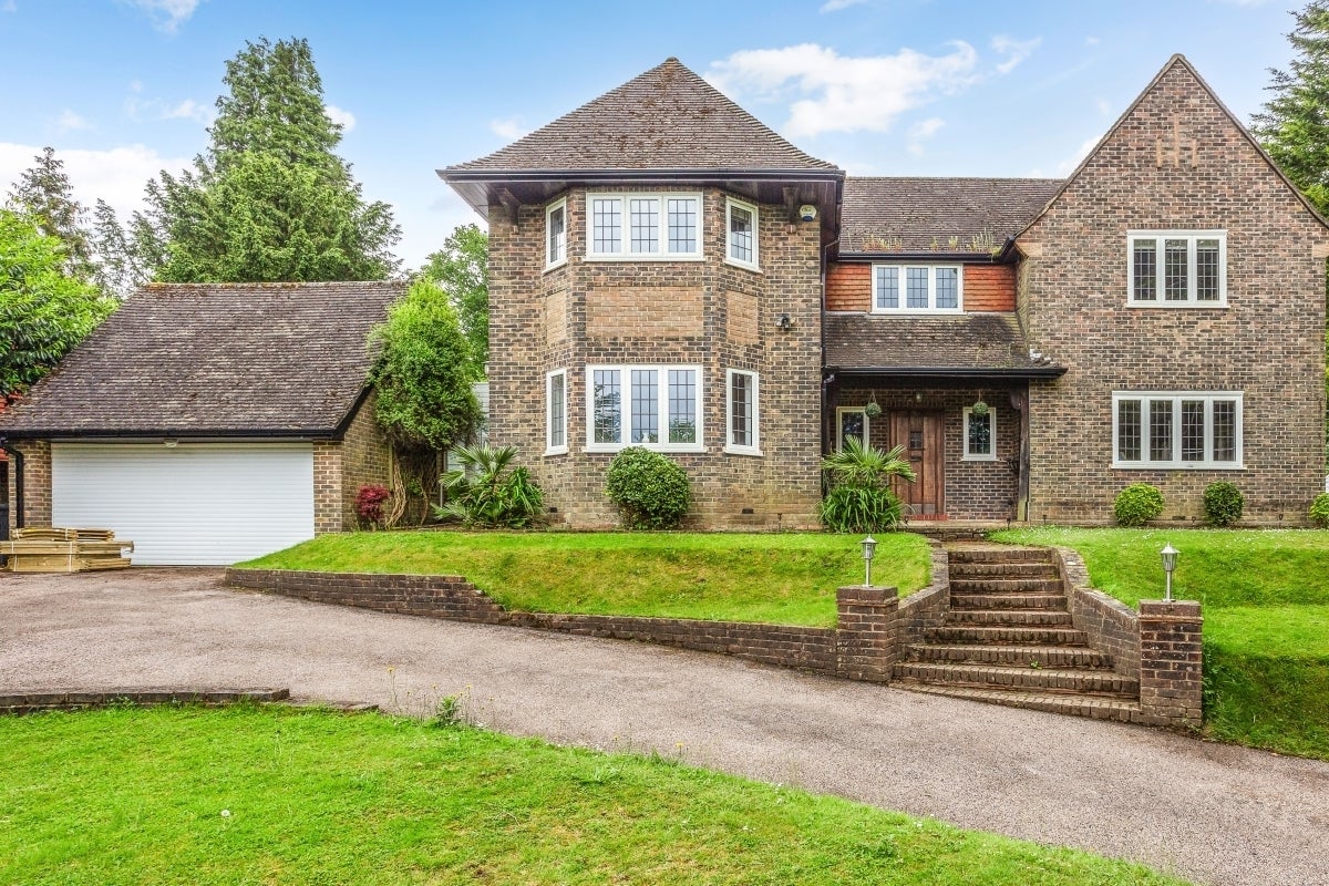 House Harestone Hill in Caterham Valley