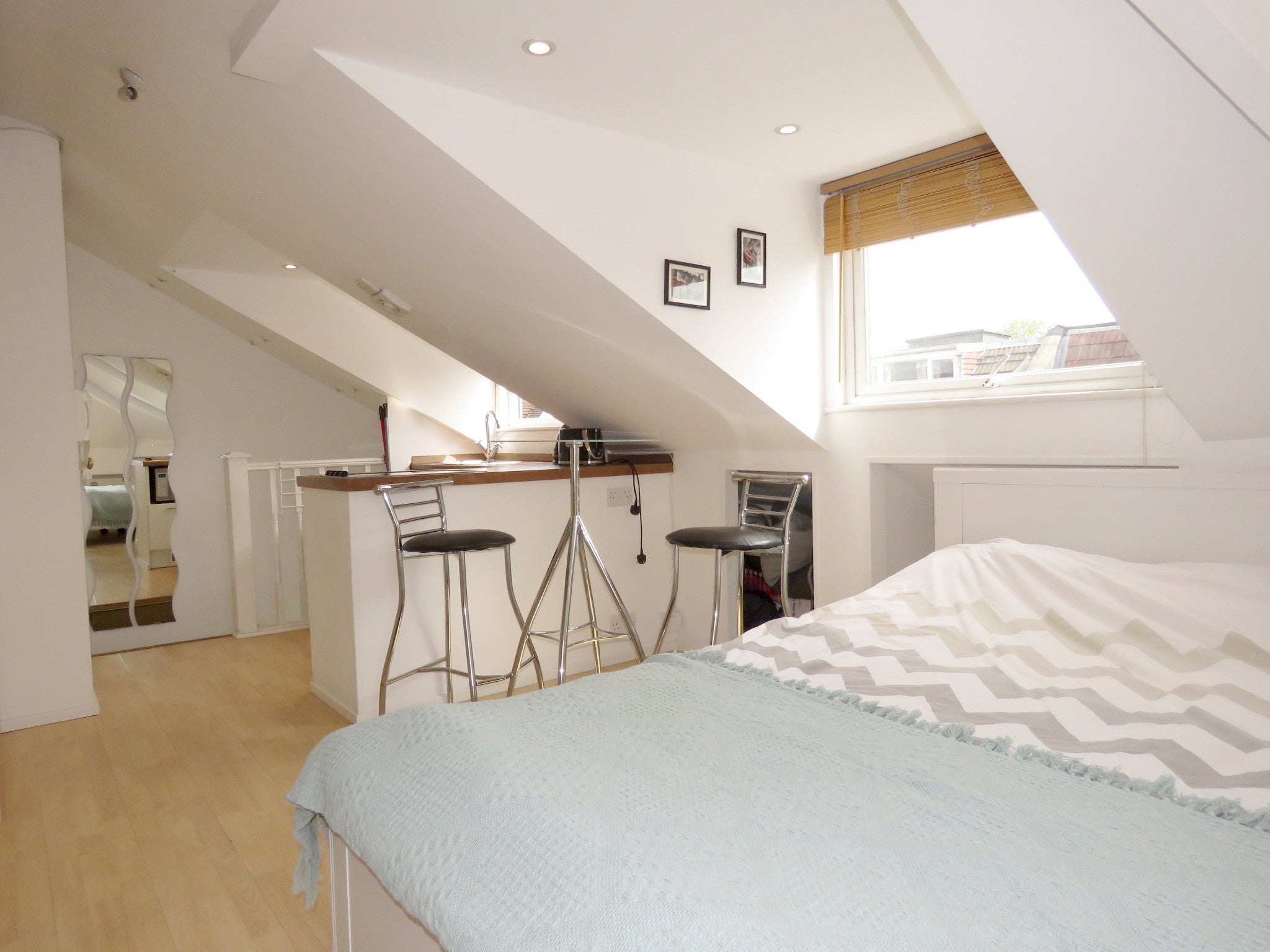 Flat Sandycombe Road in Greater London