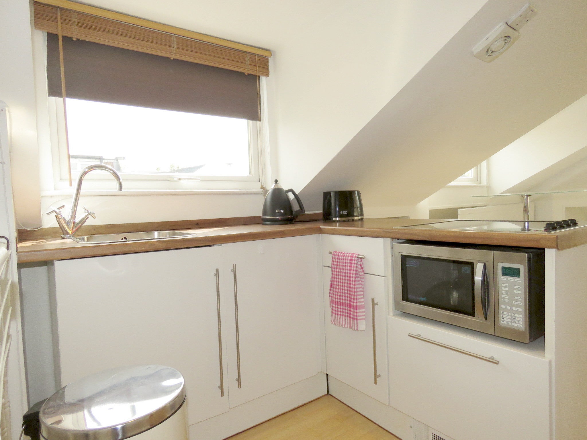 Flat Sandycombe Road in Greater London