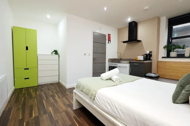 Room City Road in Cardiff