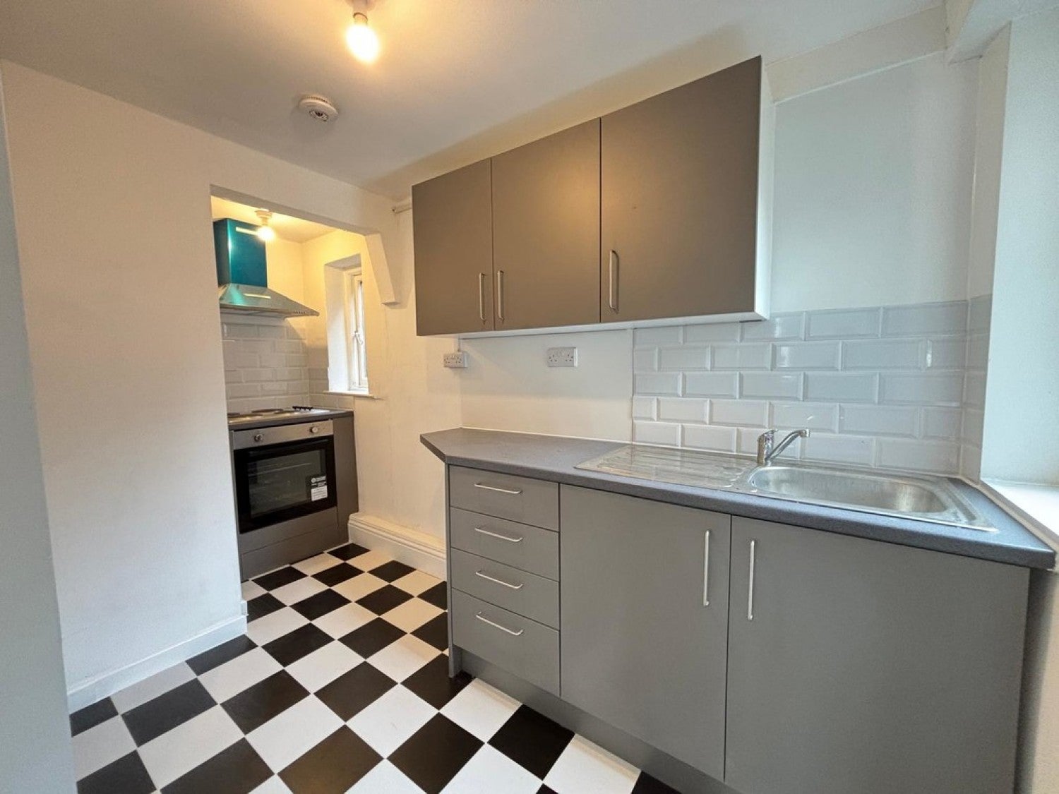 Flat Glovers Walk in Yeovil