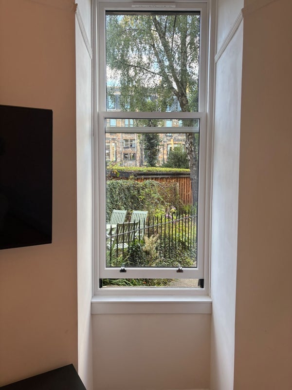 Room Kensington Road in Glasgow