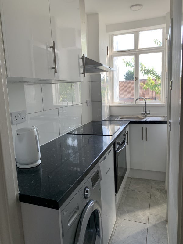 Flat Merredene Street in Greater London