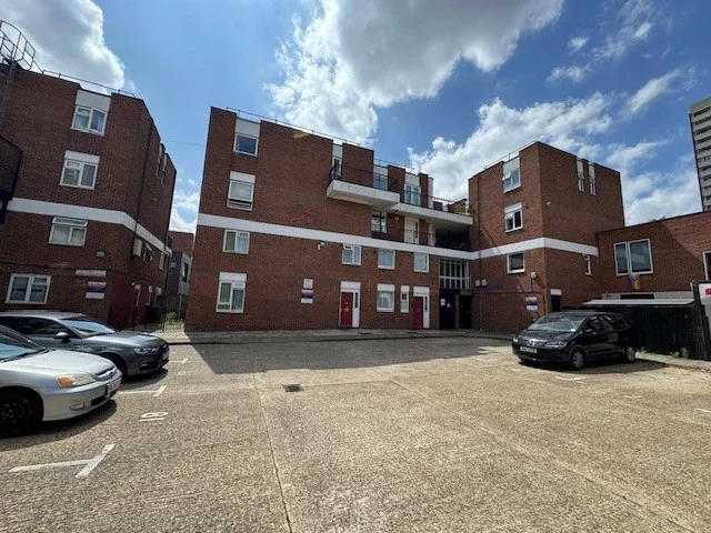Flat Canrobert Street in Greater London