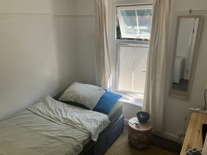Room Inglefield Avenue in Cardiff