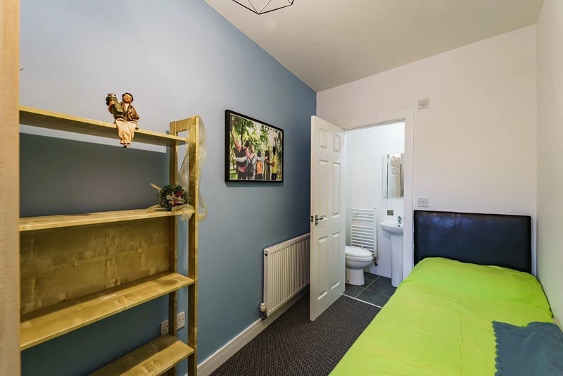 Room Charter Avenue in Coventry