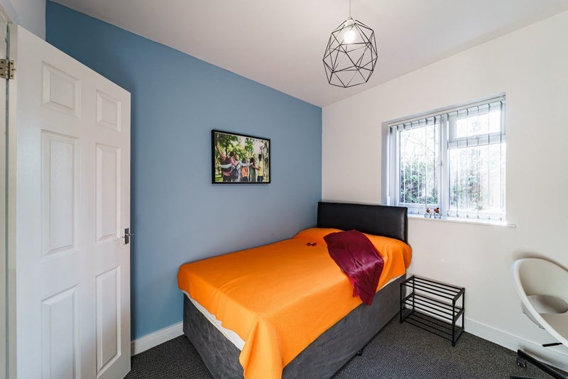 Room Charter Avenue in Coventry