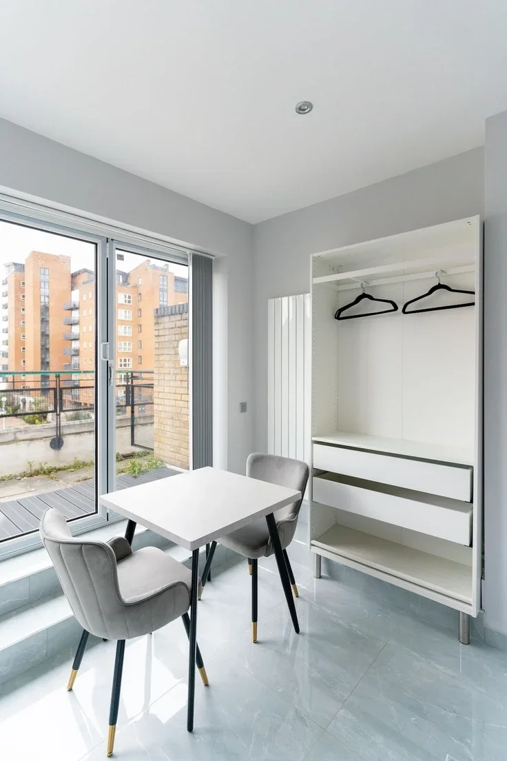 Room St. Davids Square in Greater London
