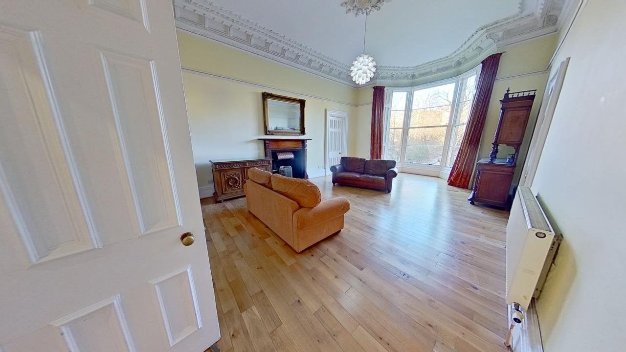 Flat Clairmont Gardens in Glasgow