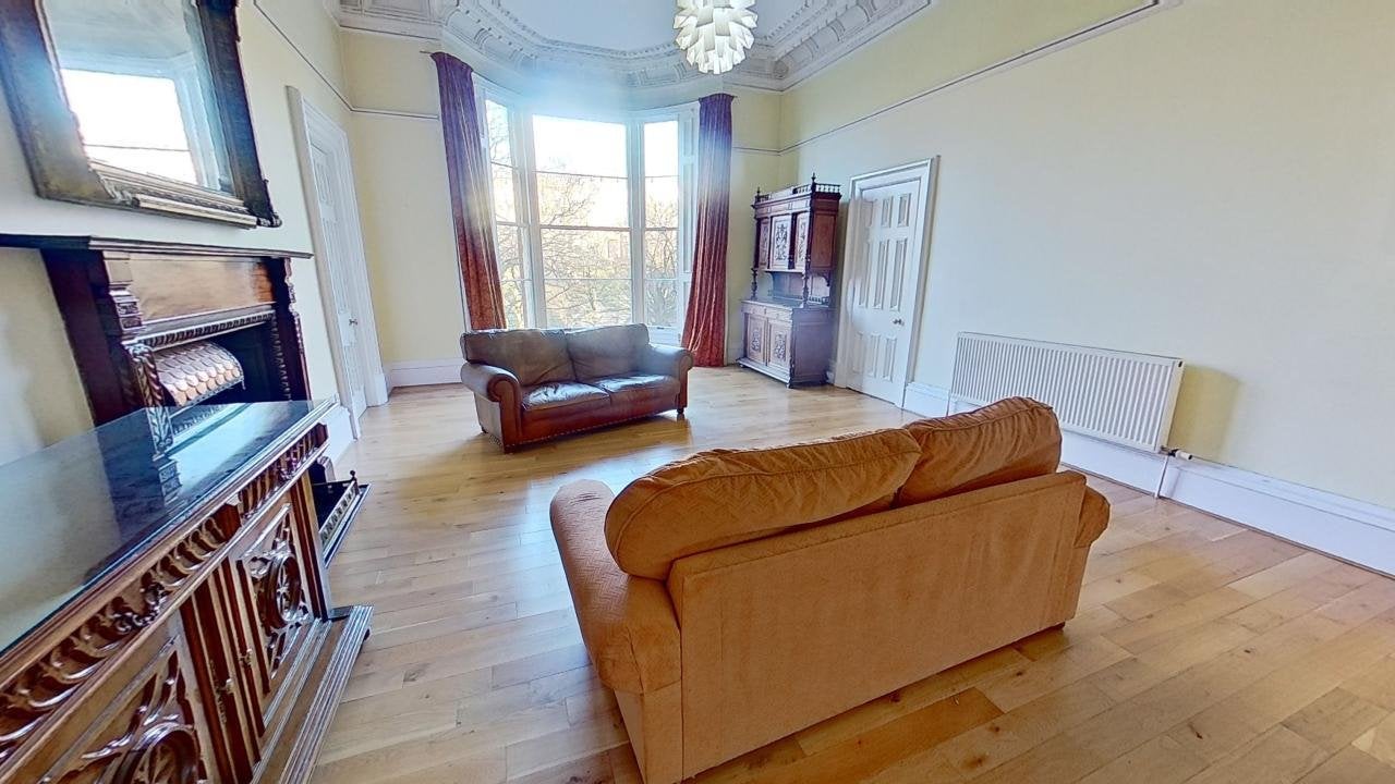 Flat Clairmont Gardens in Glasgow