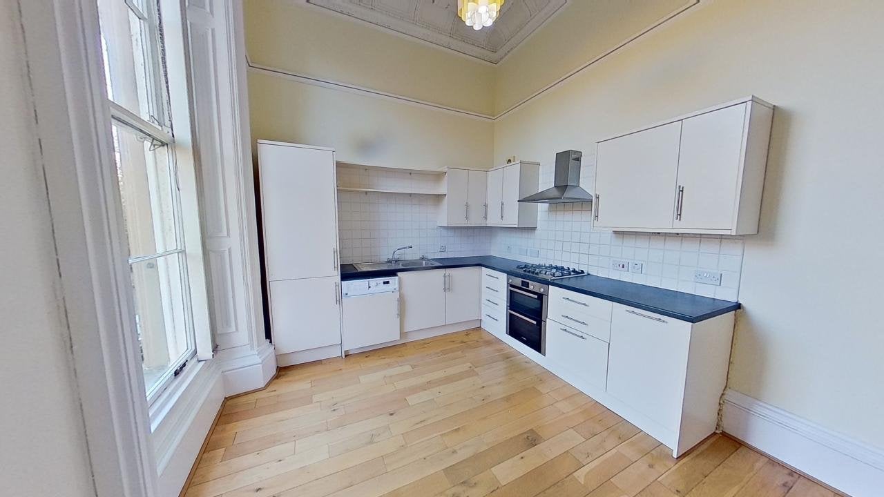 Flat Clairmont Gardens in Glasgow