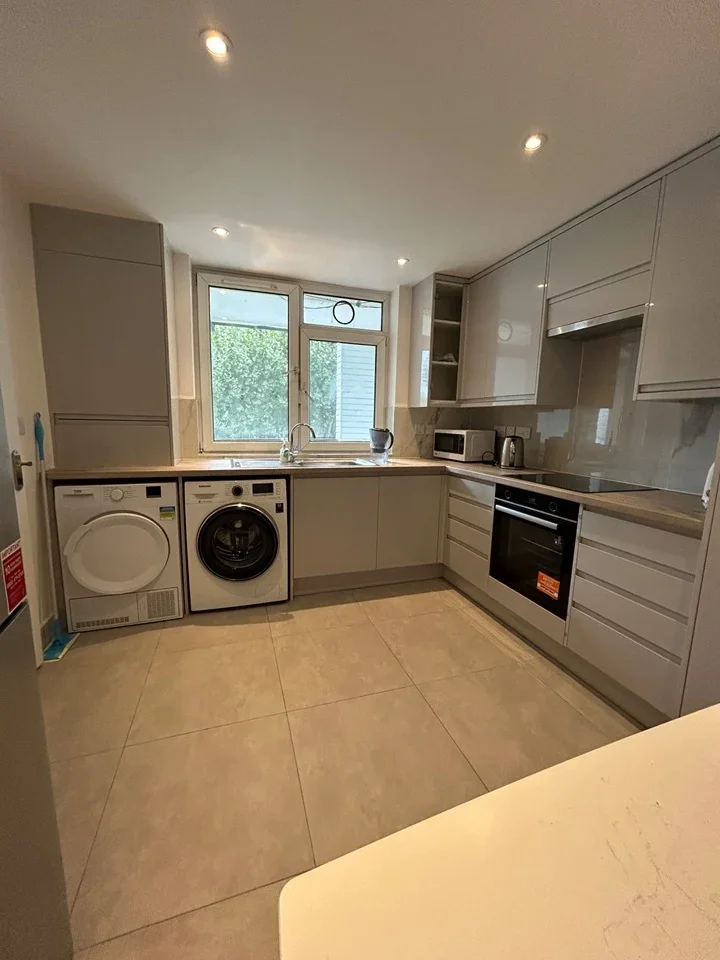 Room Stebondale Street in Greater London