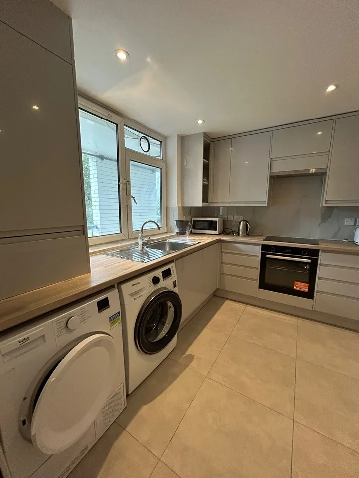 Room Stebondale Street in Greater London