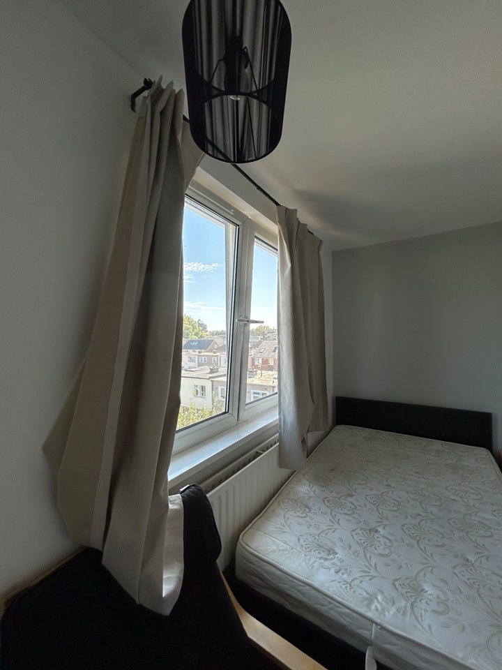 Room Stebondale Street in Greater London