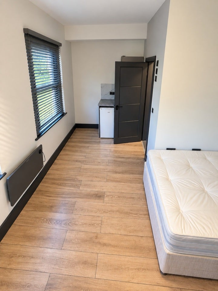 Flat Cotterill Road in Greater London