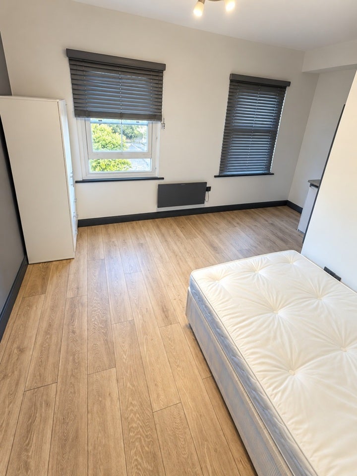 Flat Cotterill Road in Greater London