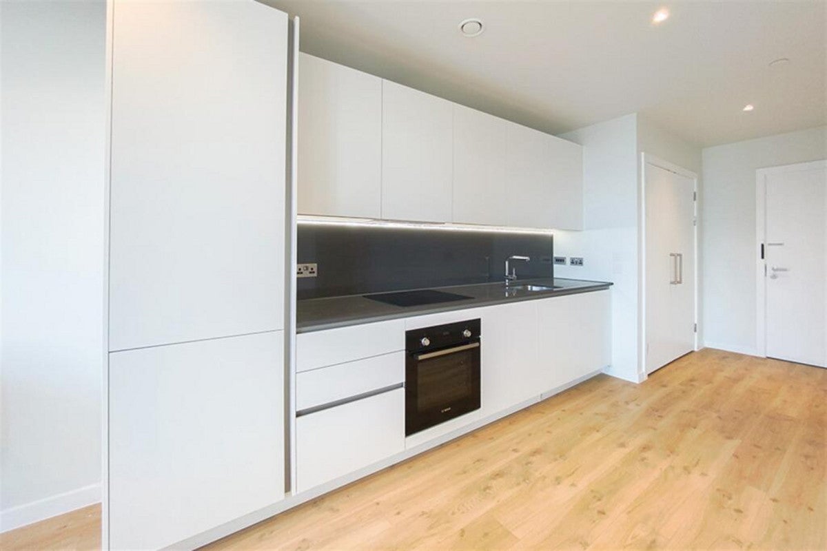 Flat Lyon Road in Greater London