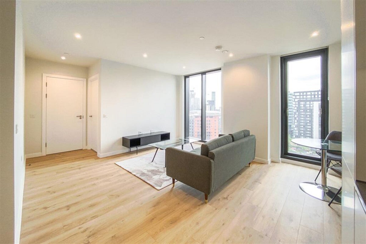 Flat Lyon Road in Greater London