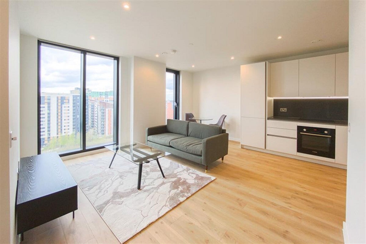 Flat Lyon Road in Greater London