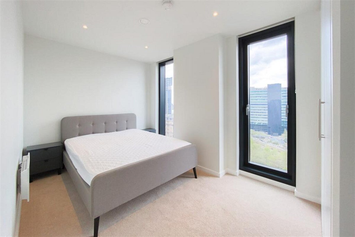 Flat Lyon Road in Greater London
