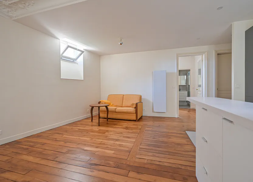 Flat Rue Cail in Paris