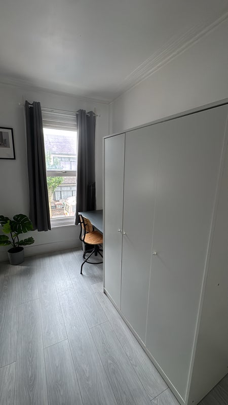 Room Bravington Road in City of Westminster