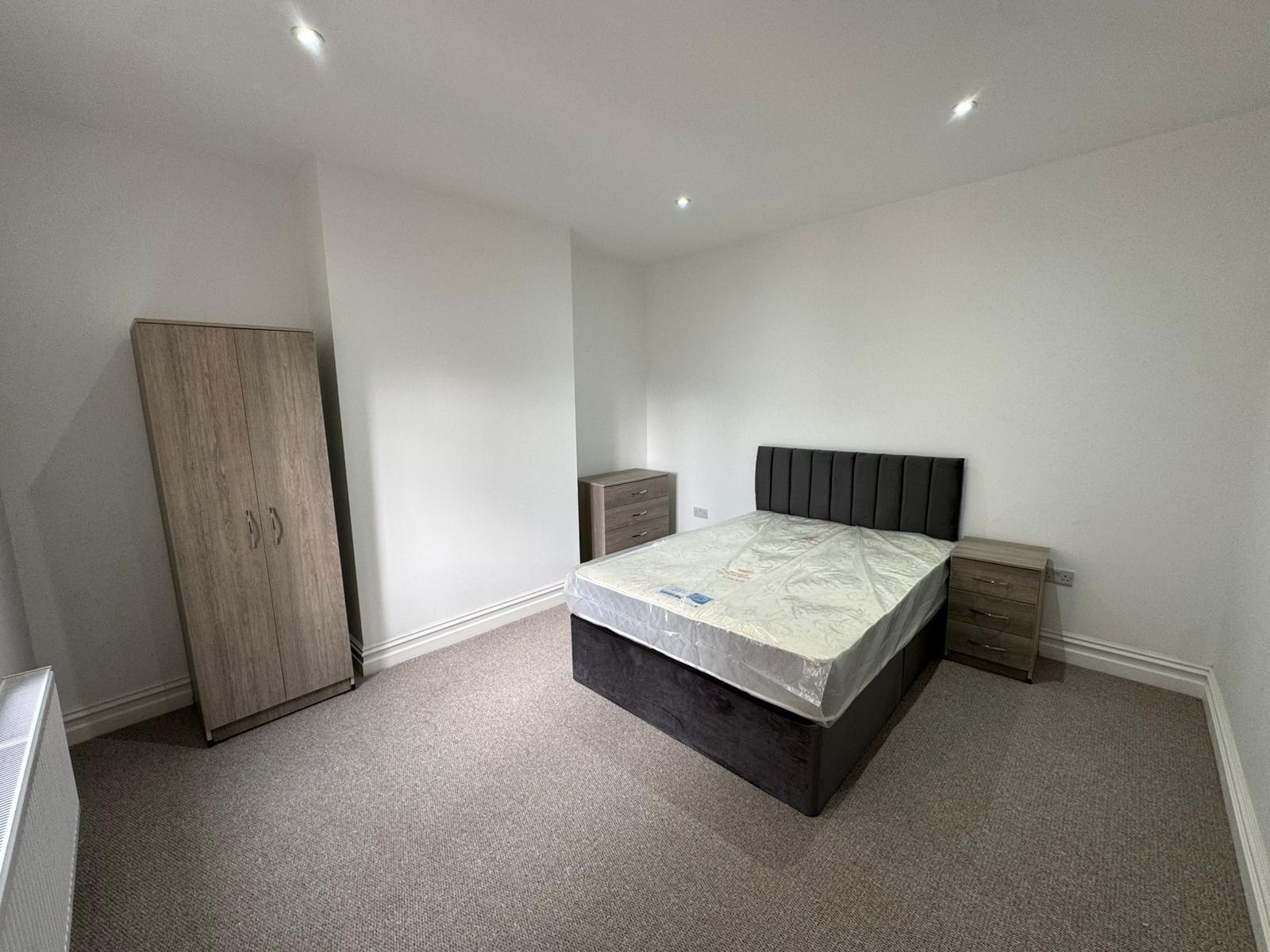 Room Compton Road in Wolverhampton
