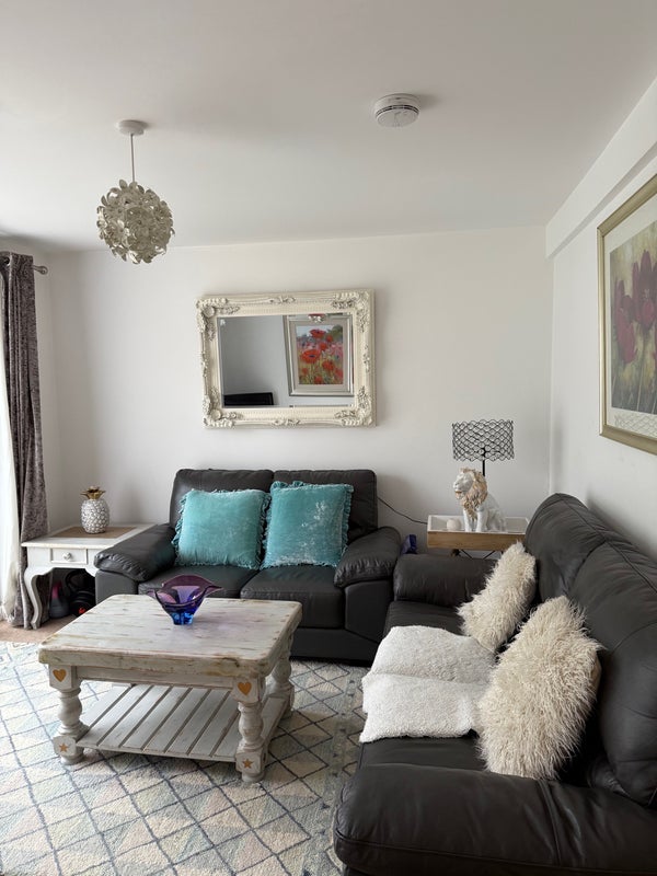 Room Wainwrights in Crawley