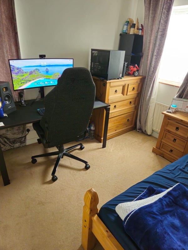 Room Wainwrights in Crawley