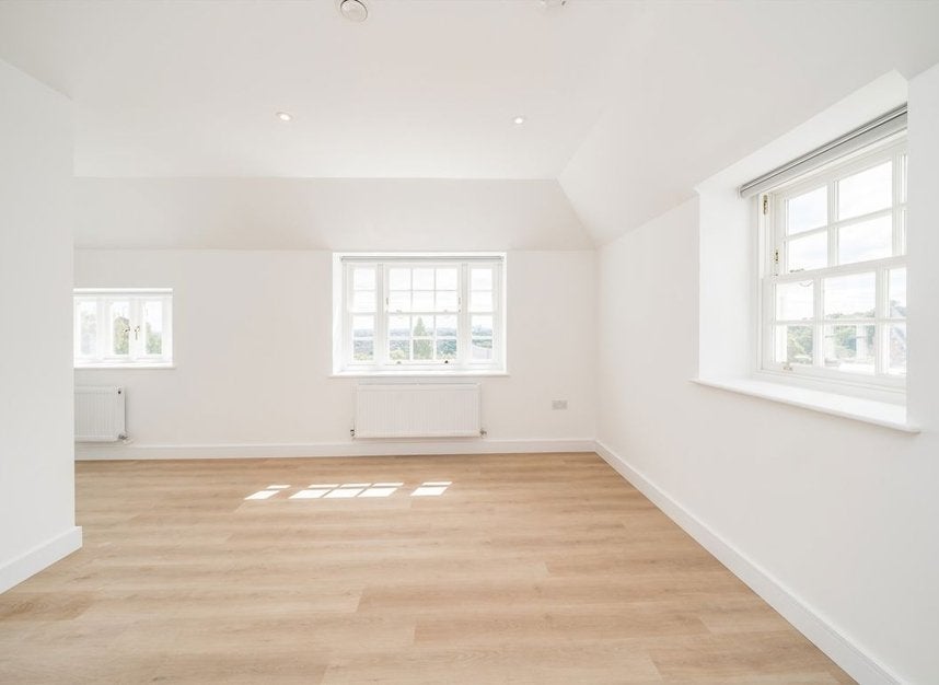 Flat Summerland Gardens in Greater London
