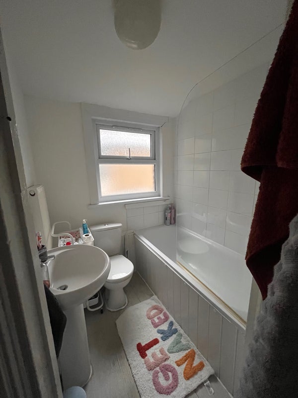 Room Steele Road in Greater London